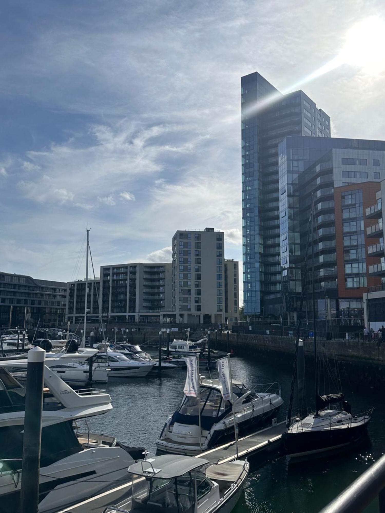 Ocean Village Marina 2 Bedroom With Balcony! Apartment Southampton